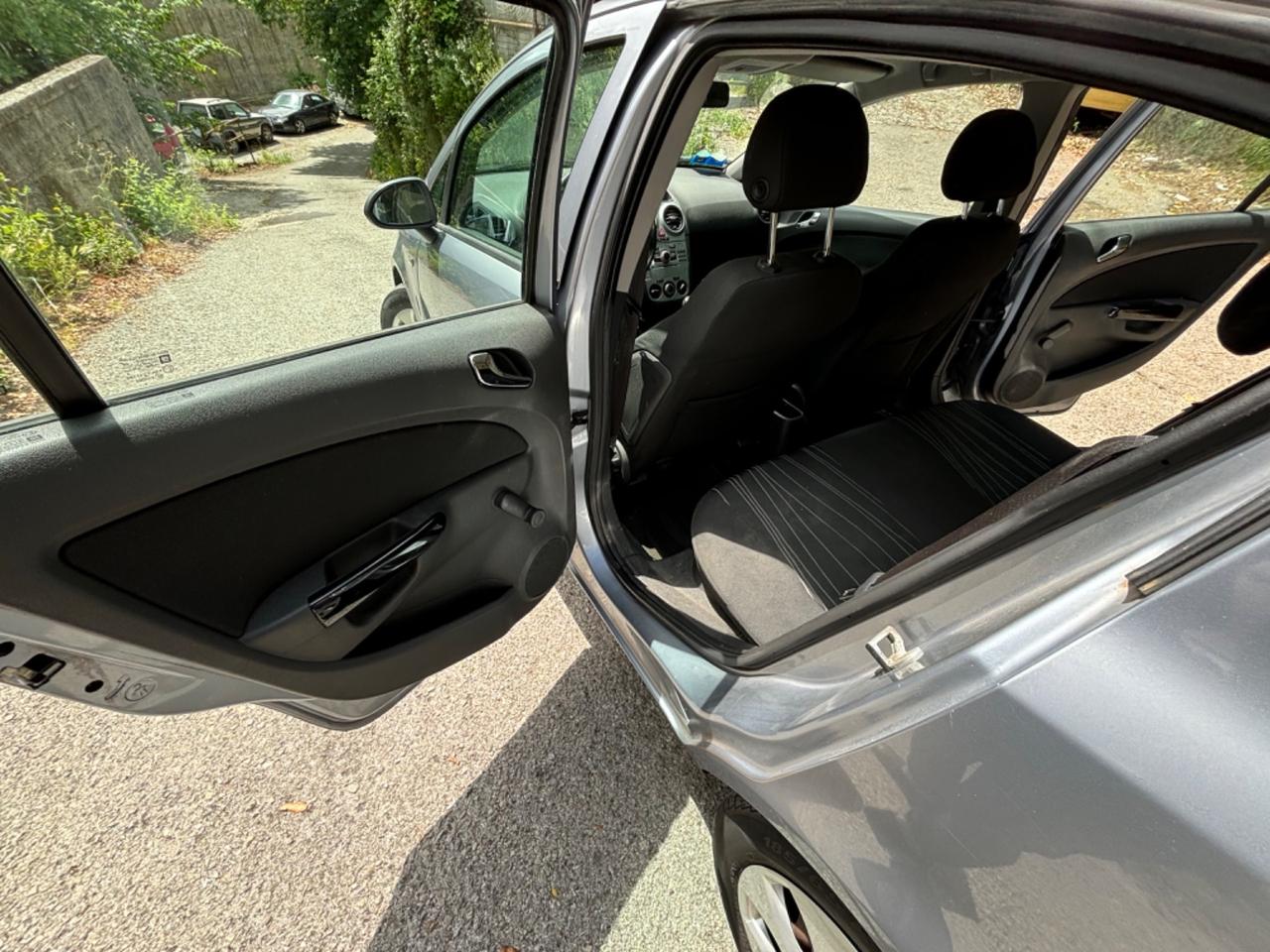 Opel Corsa 1.2 5 porte Club