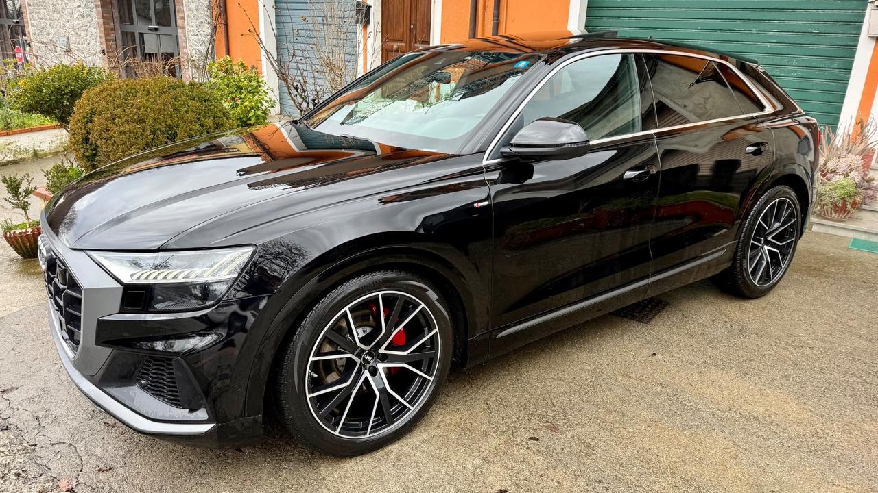 Audi Q8 50 TDI 286 CV quattro S-line INT/EST Tetto