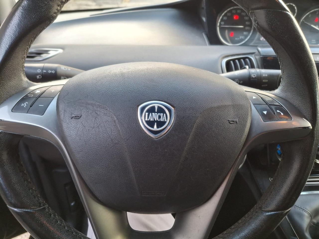 Lancia Ypsilon 1.2 69 CV 5 porte Elefantino