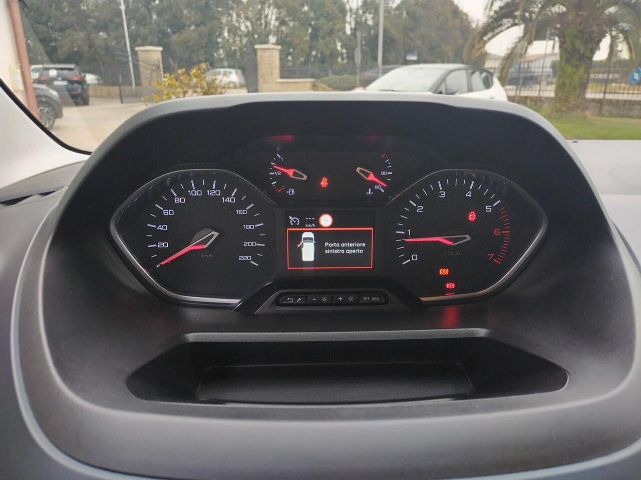 Peugeot Rifter 130cv. full.