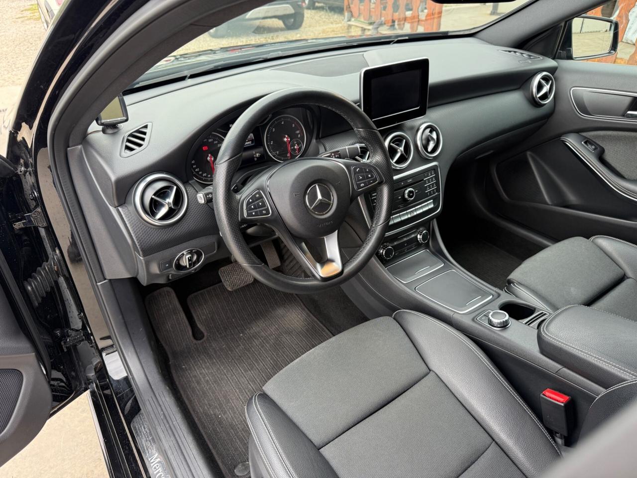 Mercedes-benz A 200 d Automatic Premium