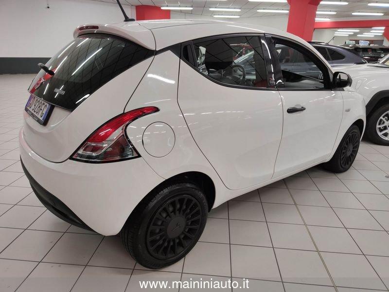 Lancia Ypsilon 1.0 70cv Hybrid Ecochic Silver