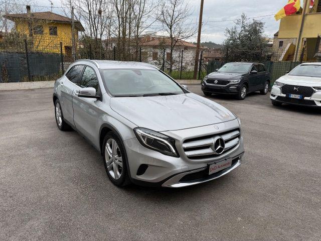 MERCEDES-BENZ GLA 200 d Automatic Premium