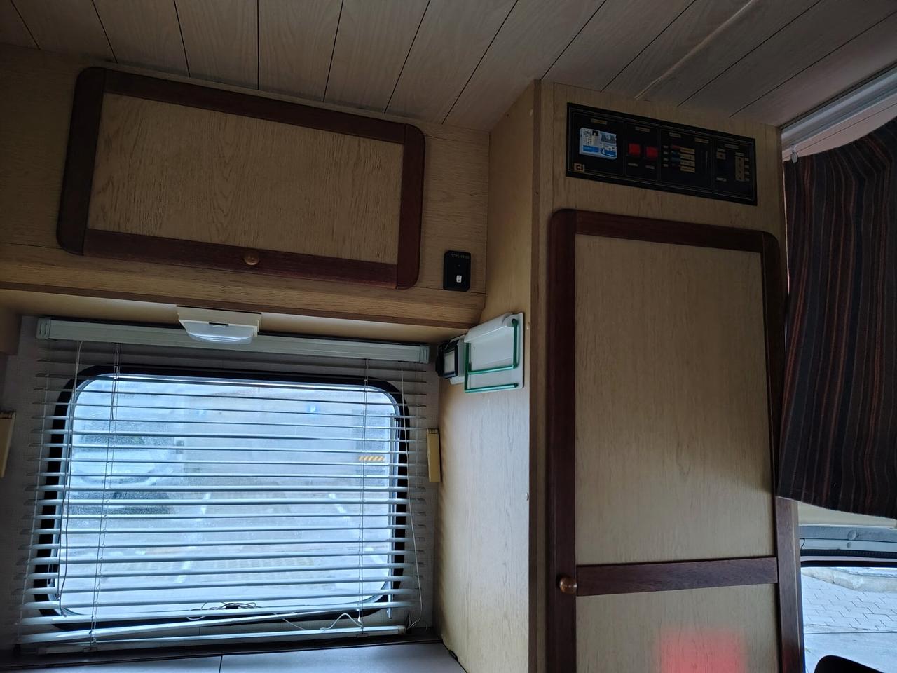 Ford transit camper 5 6 posti. Gasolio 2.5 posti puro