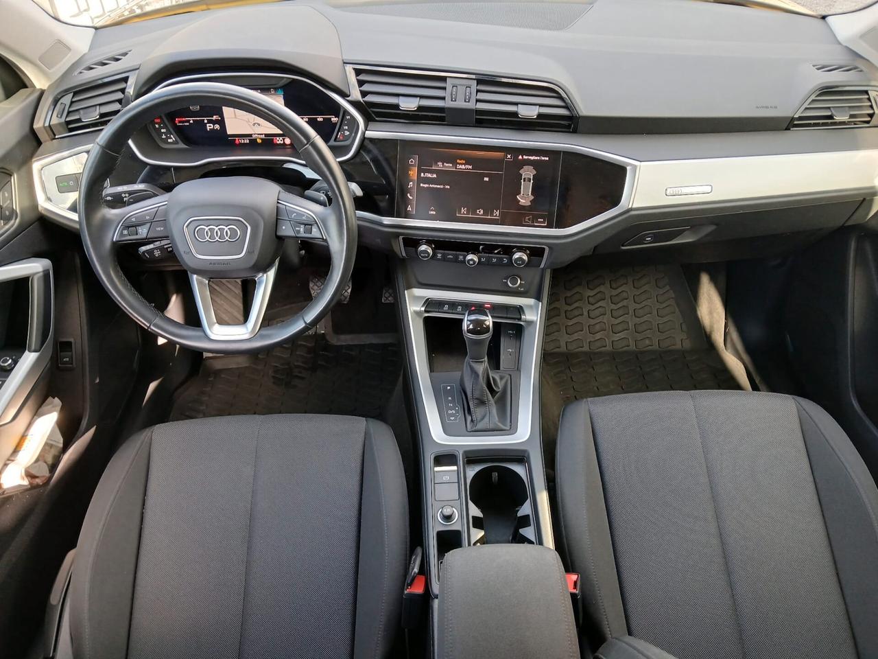 Audi Q3 35 TDI S tronic Business