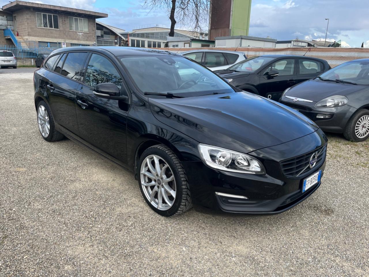 Volvo V60 D3 Geartronic R-design 2018 2.0 DIESEL 108.000 KM