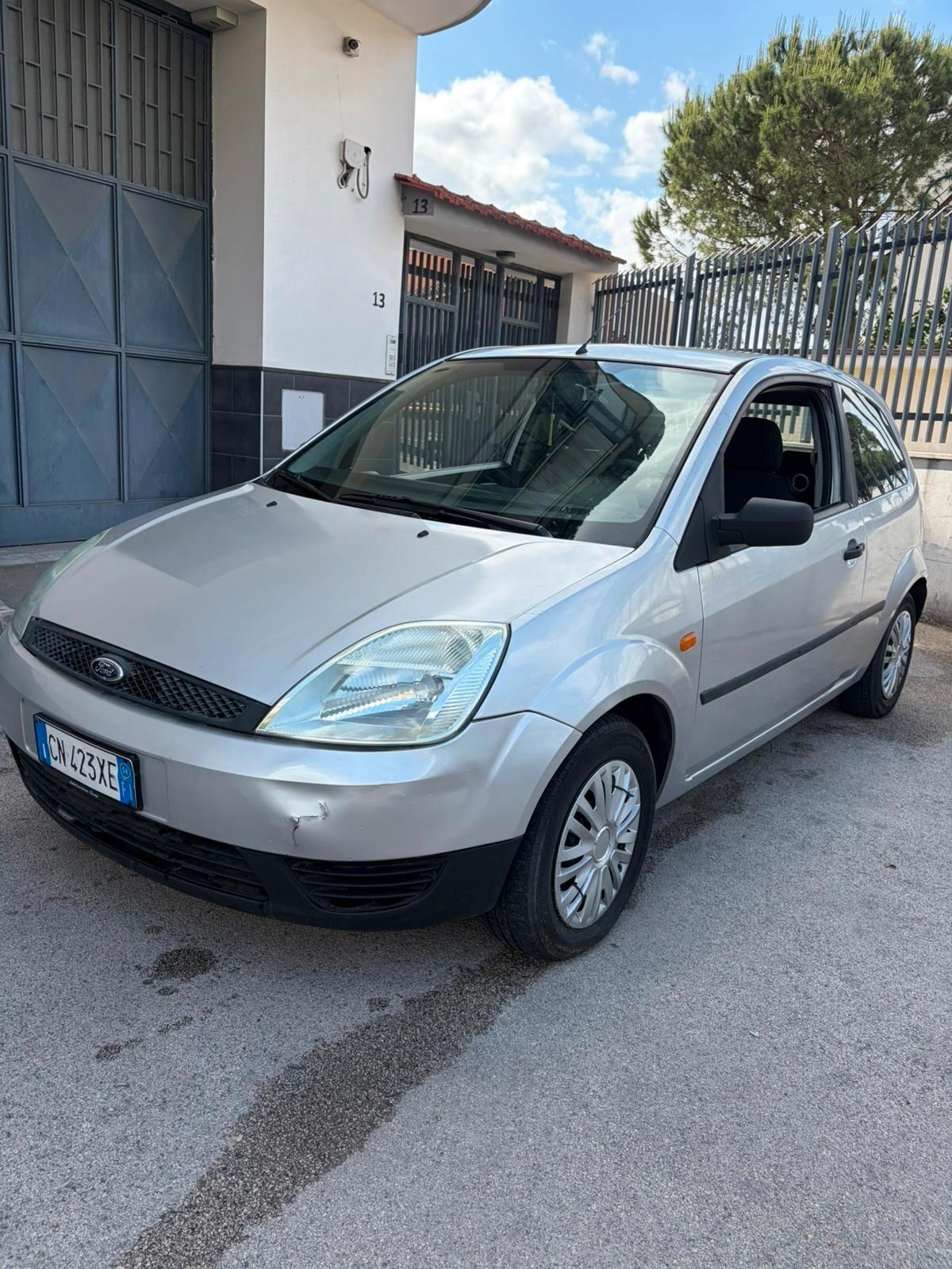 Ford Fiesta 1.2 16V 3P GHIA
