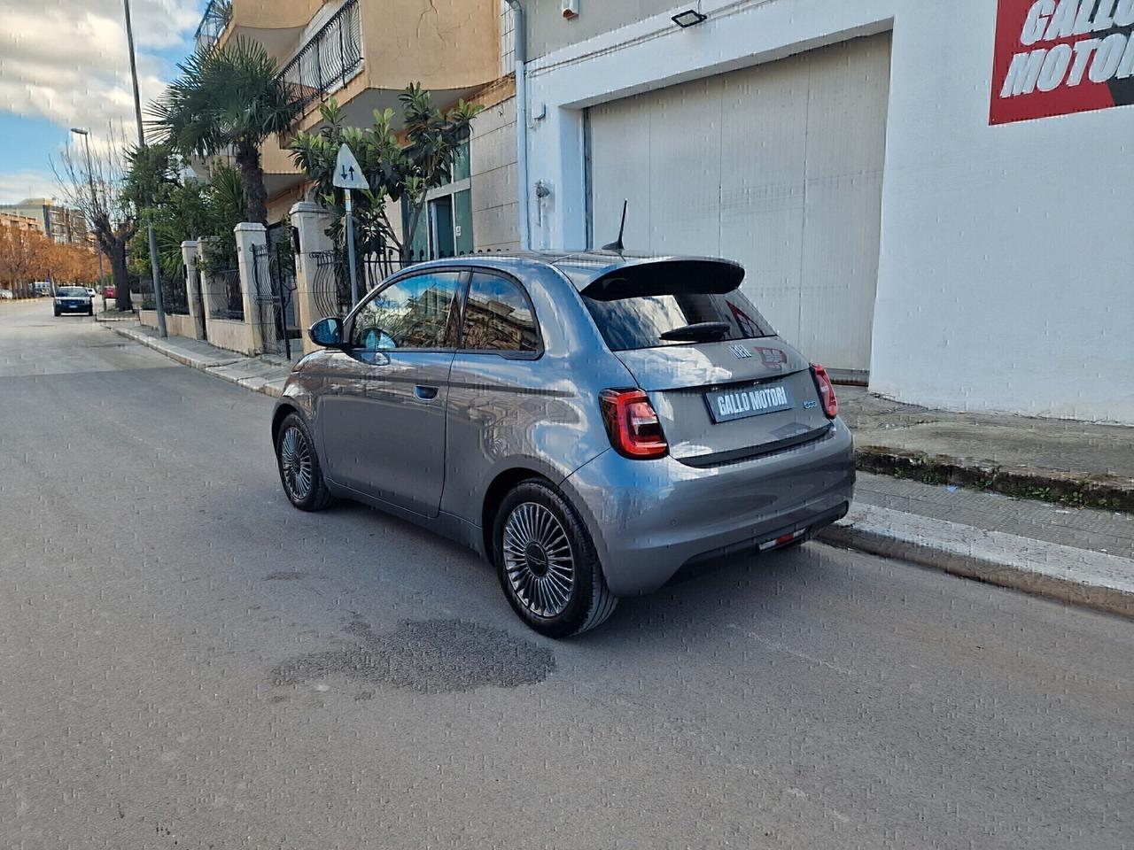 ACQUISTA O NOLEGGIA FIAT 500ELETTRICA ICON 42kw 118cv