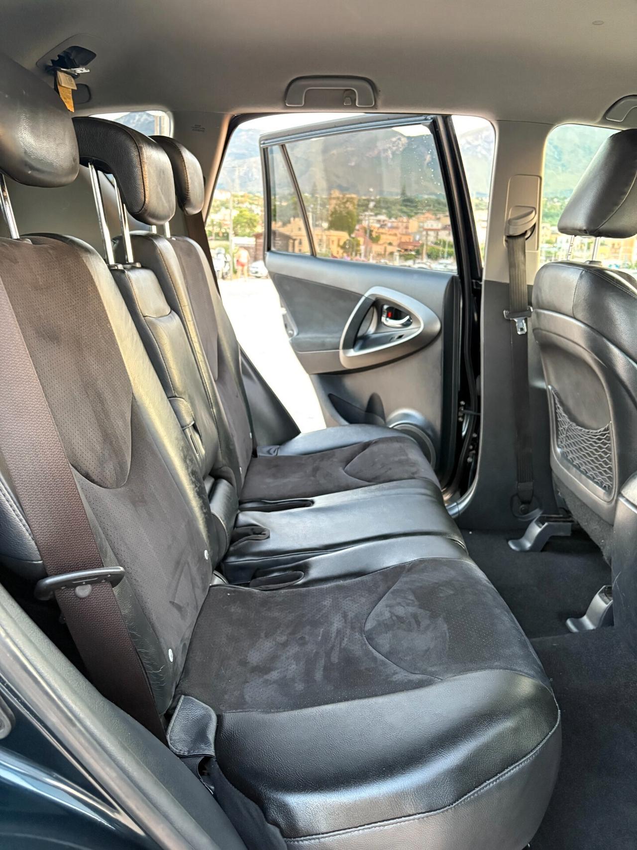 Toyota RAV 4 RAV4 2.2 D-4D 150 CV Lounge