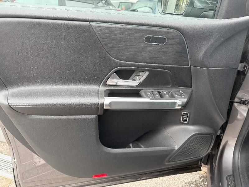 MERCEDES GLB (X247) GLB 200 d Automati...