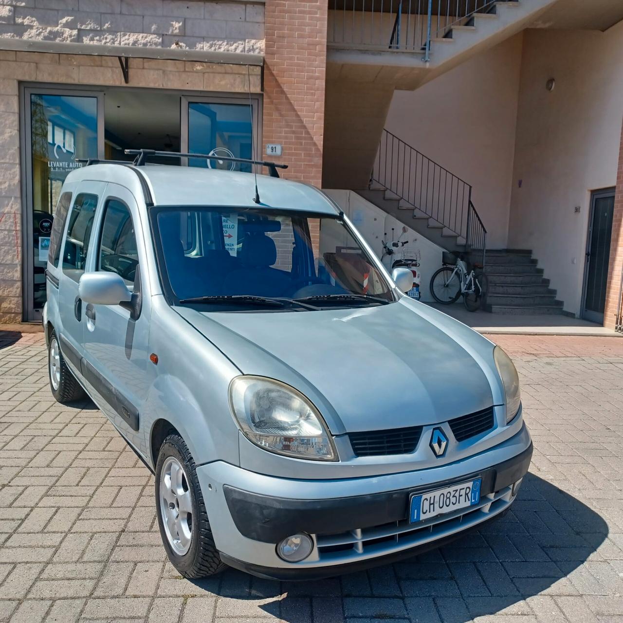 IDEALE PER LAVORO E FAMIGLIA BERLINGO 1.2