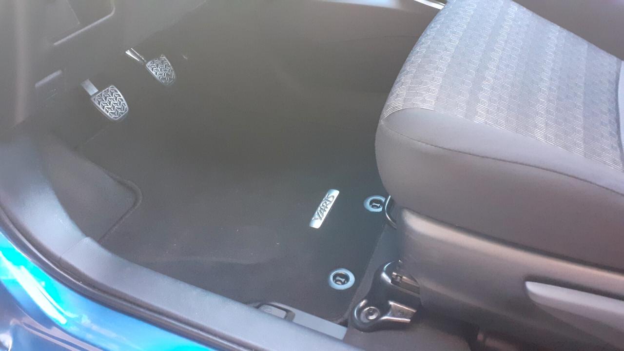 Toyota Yaris 1.0 benzina 5 porte ideale neopatentati