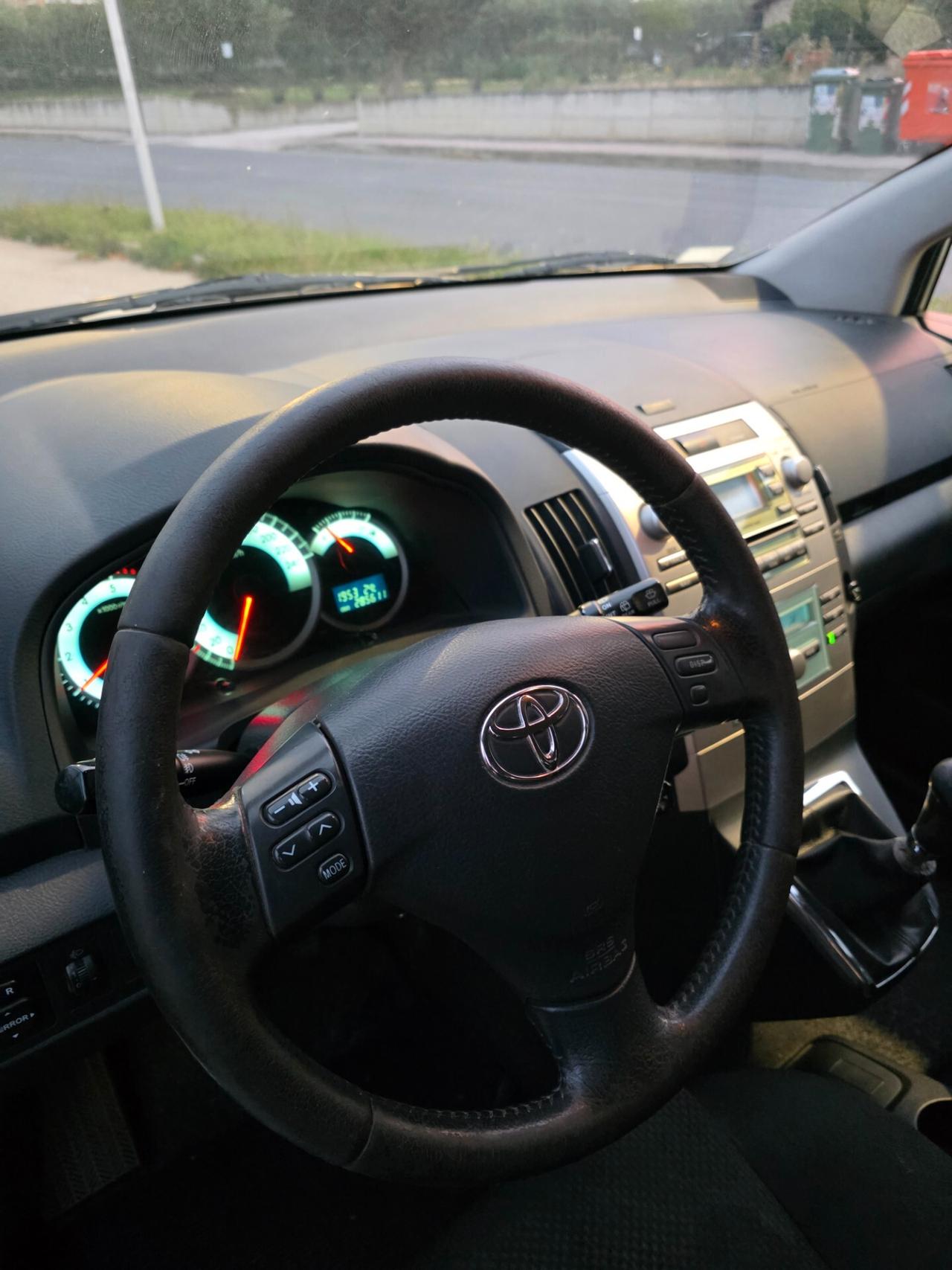 Toyota Corolla Verso 2.2 16V D-4D Sol