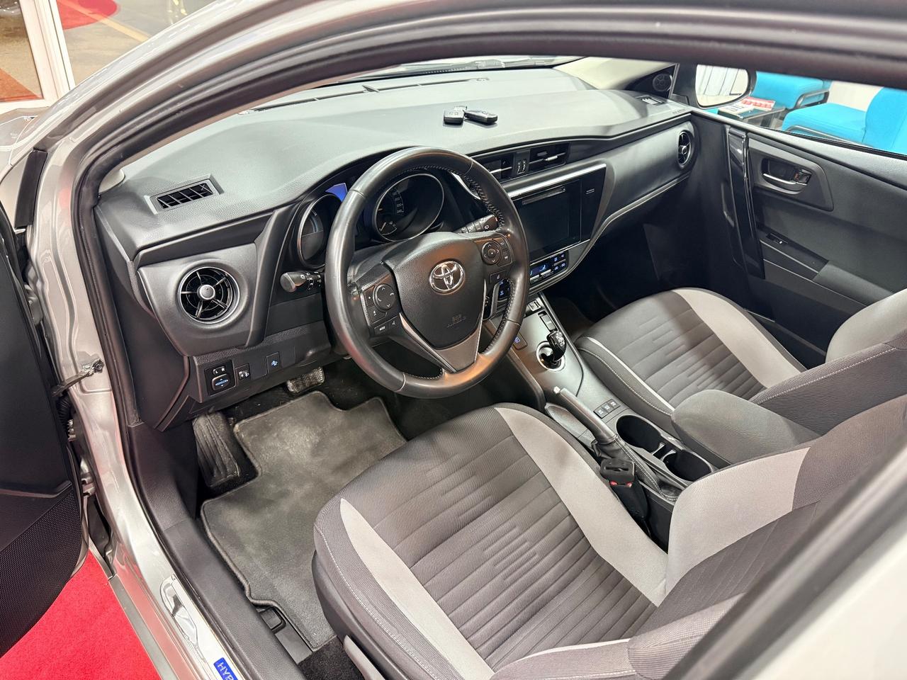 Toyota Auris 1.8 Hybrid Lounge