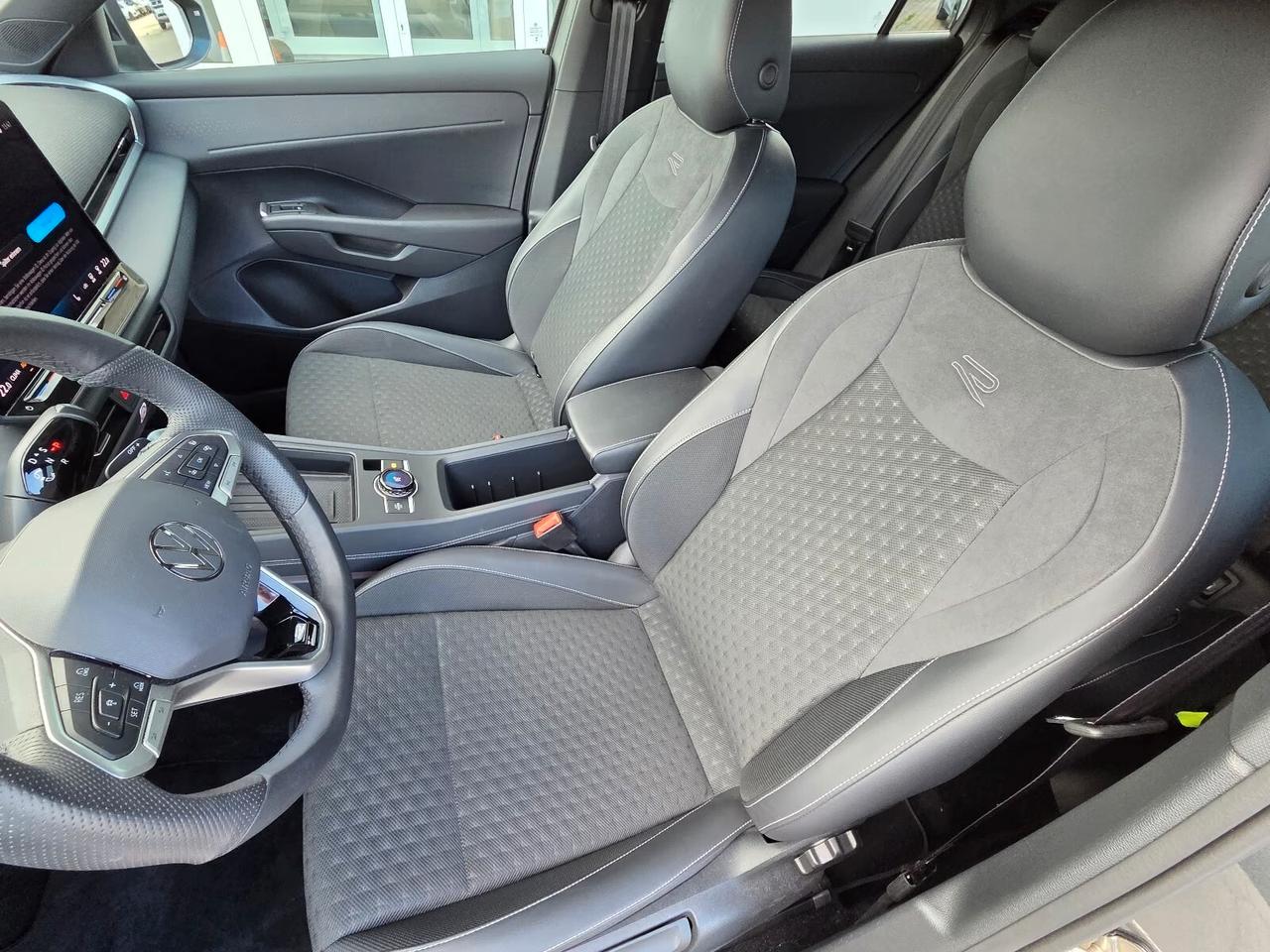 VOLKSWAGEN*T-ROC* 1.5*TSI*DSG*R-LINE*KAMERA*18"*AMBIENT-LIGHT*LED*