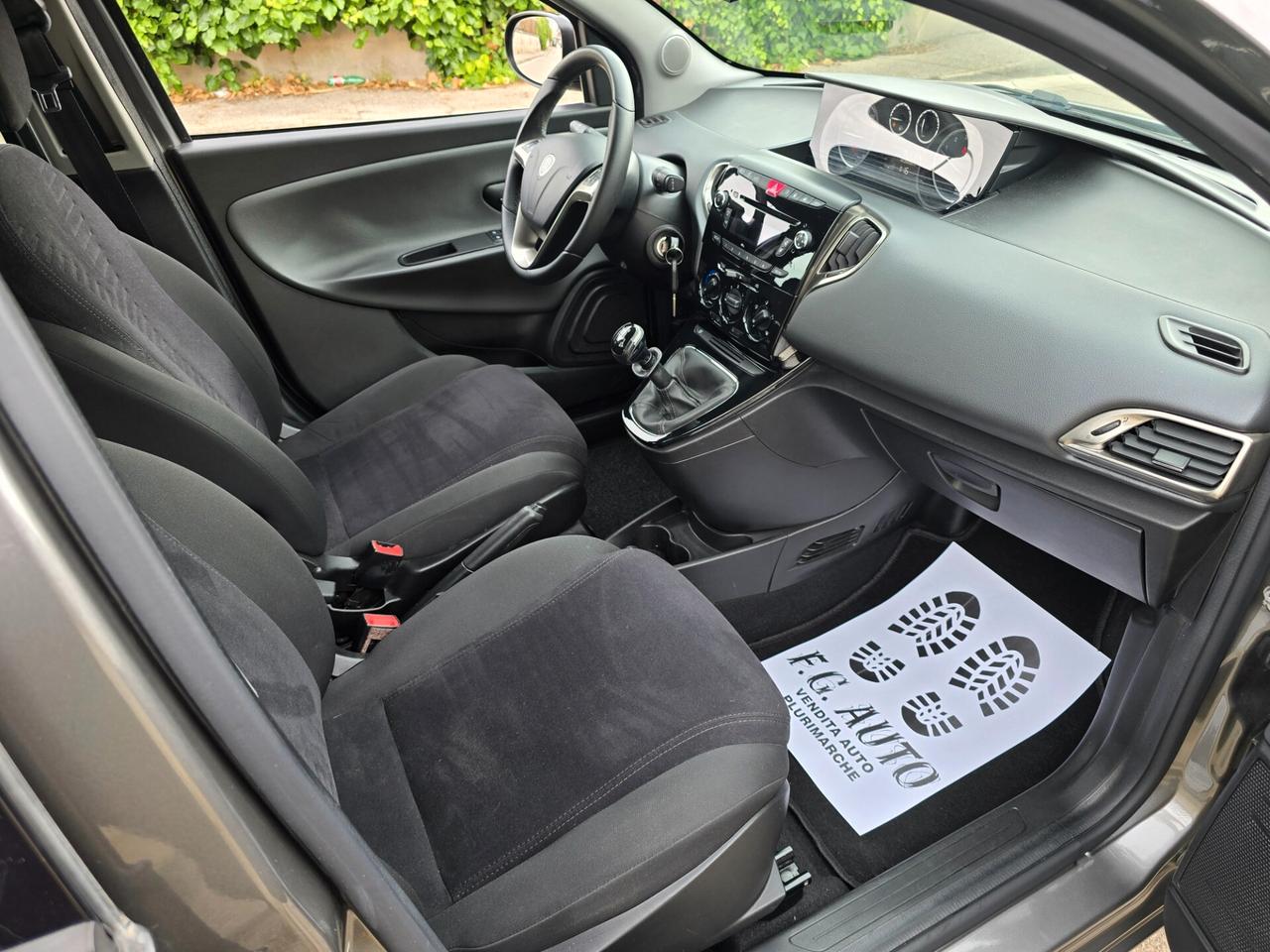 LANCIA YPSILON ECOCHIC 2015 PARI AL NUOVO