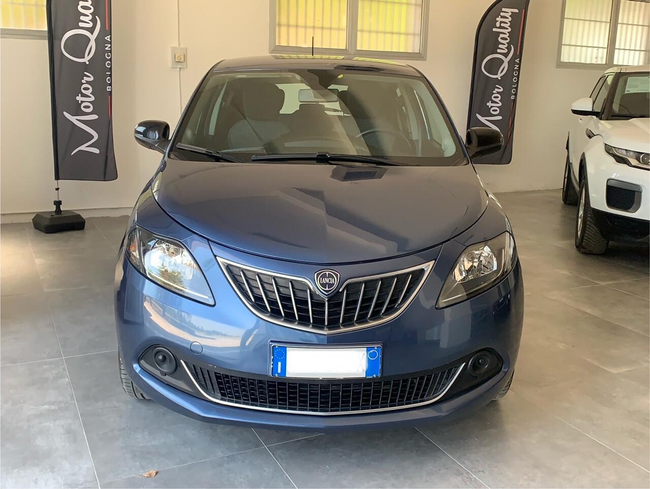 Lancia Ypsilon 1.0 FireFly 5 porte S&S Hybrid Silver