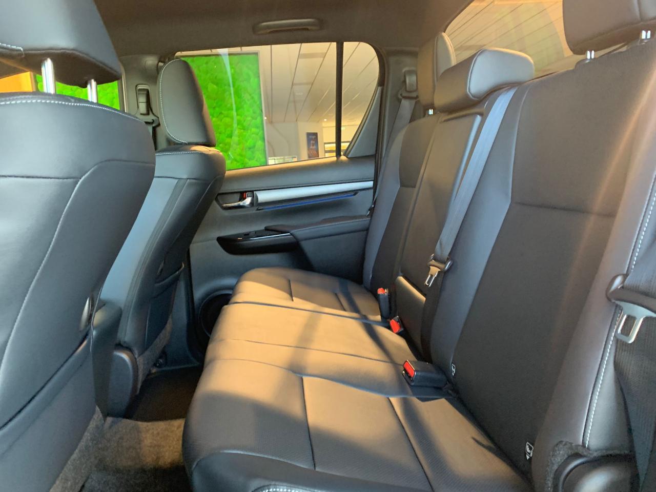 Toyota Hilux 2.4 d-4d double cab Invincible auto