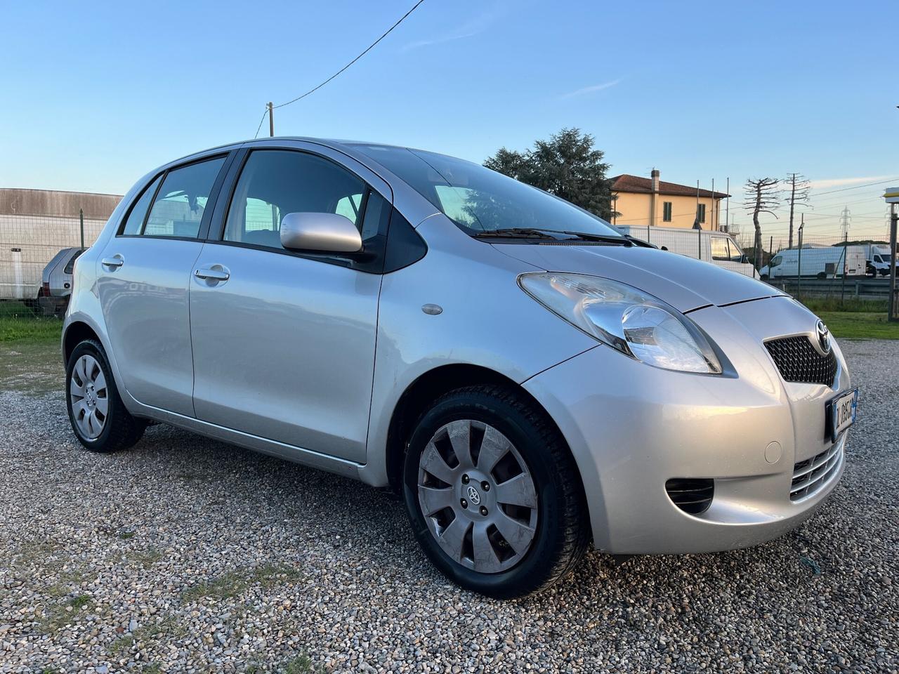 Toyota Yaris 1.0 5 porte Sol