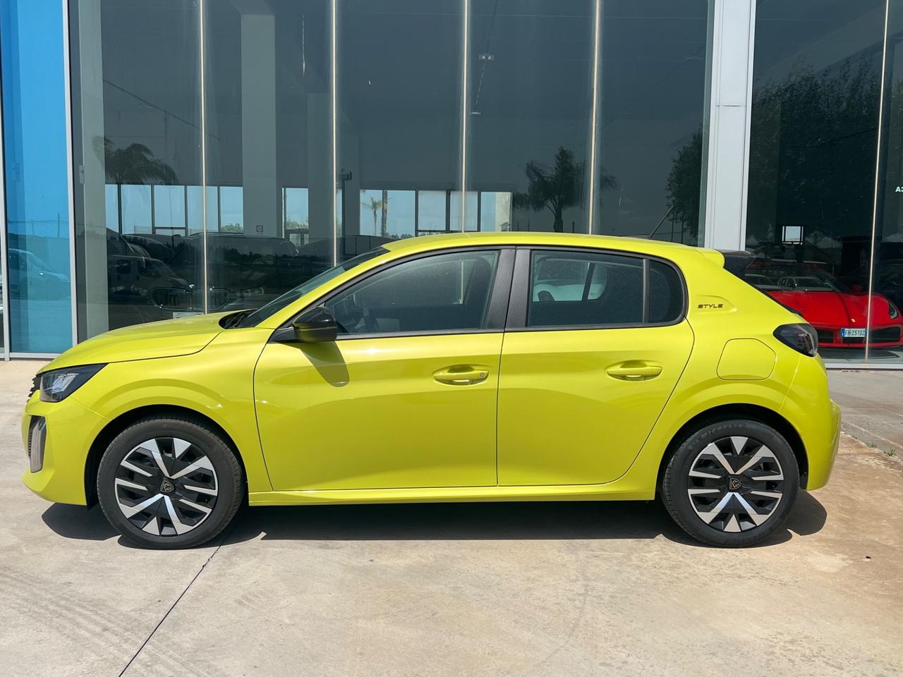 PEUGEOT 208 1.2 hybrid Style 110cv e-dcs 6 - possibilità noleggio no scoring