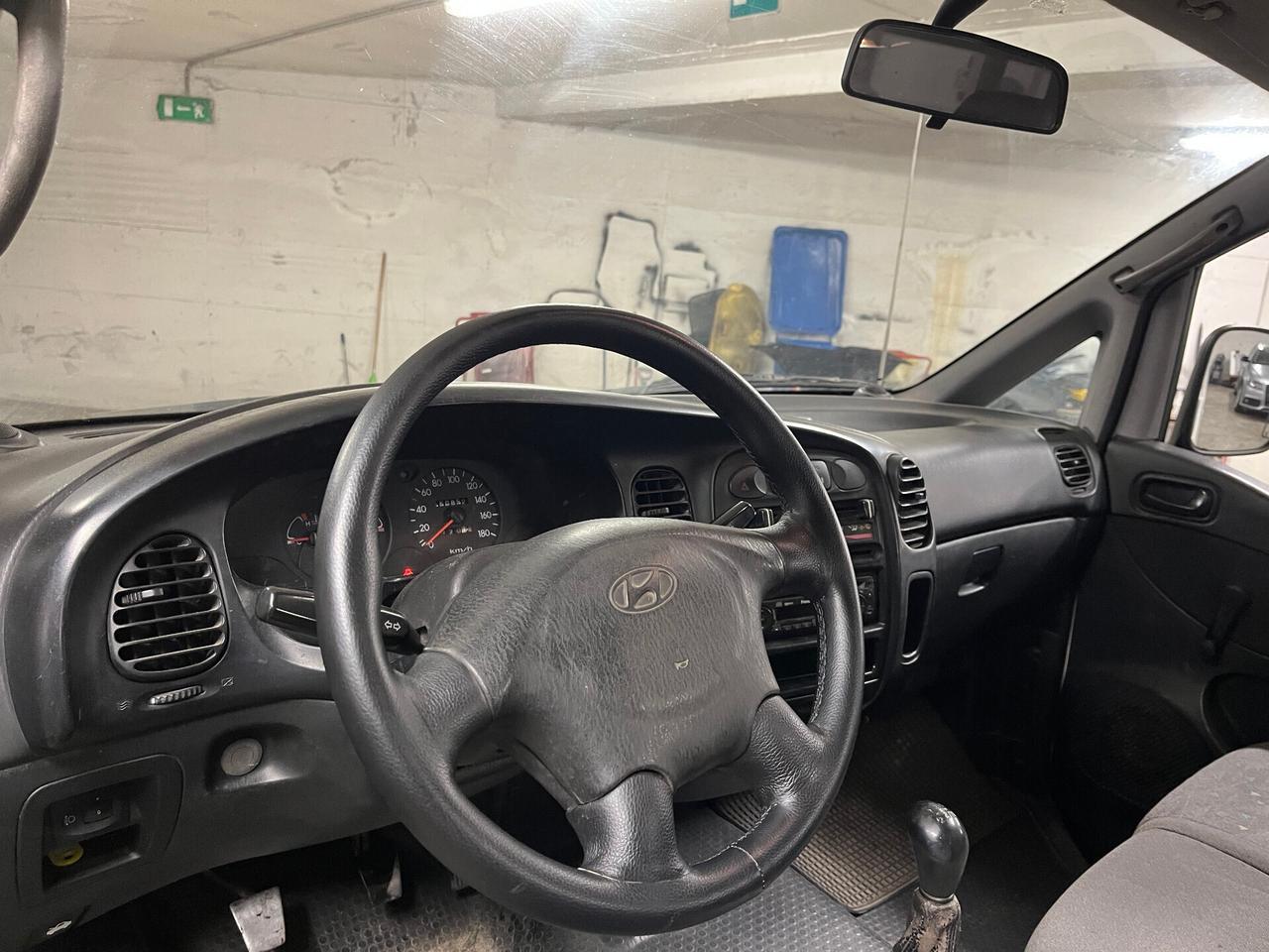 HYUNDAI H1 2.5 CRDi - AUTOCARRO 3 POSTI - CASSONE FISSO - PORTATA 1.495 KG. - MOTORE REVISIONATO