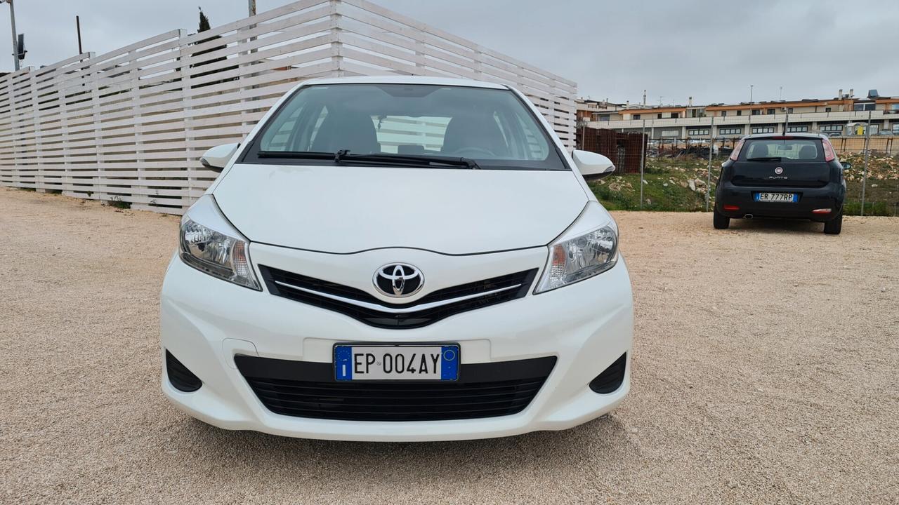 Toyota Yaris 1.4 D4d diesel 90 cv OK NEOPATENTATI PERFETTISSIMA