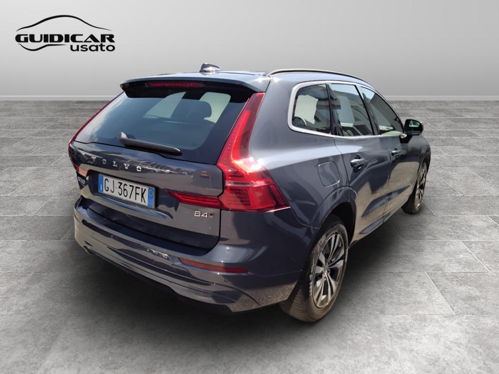 VOLVO XC60 II 2022 - XC60 2.0 b4 Momentum awd auto