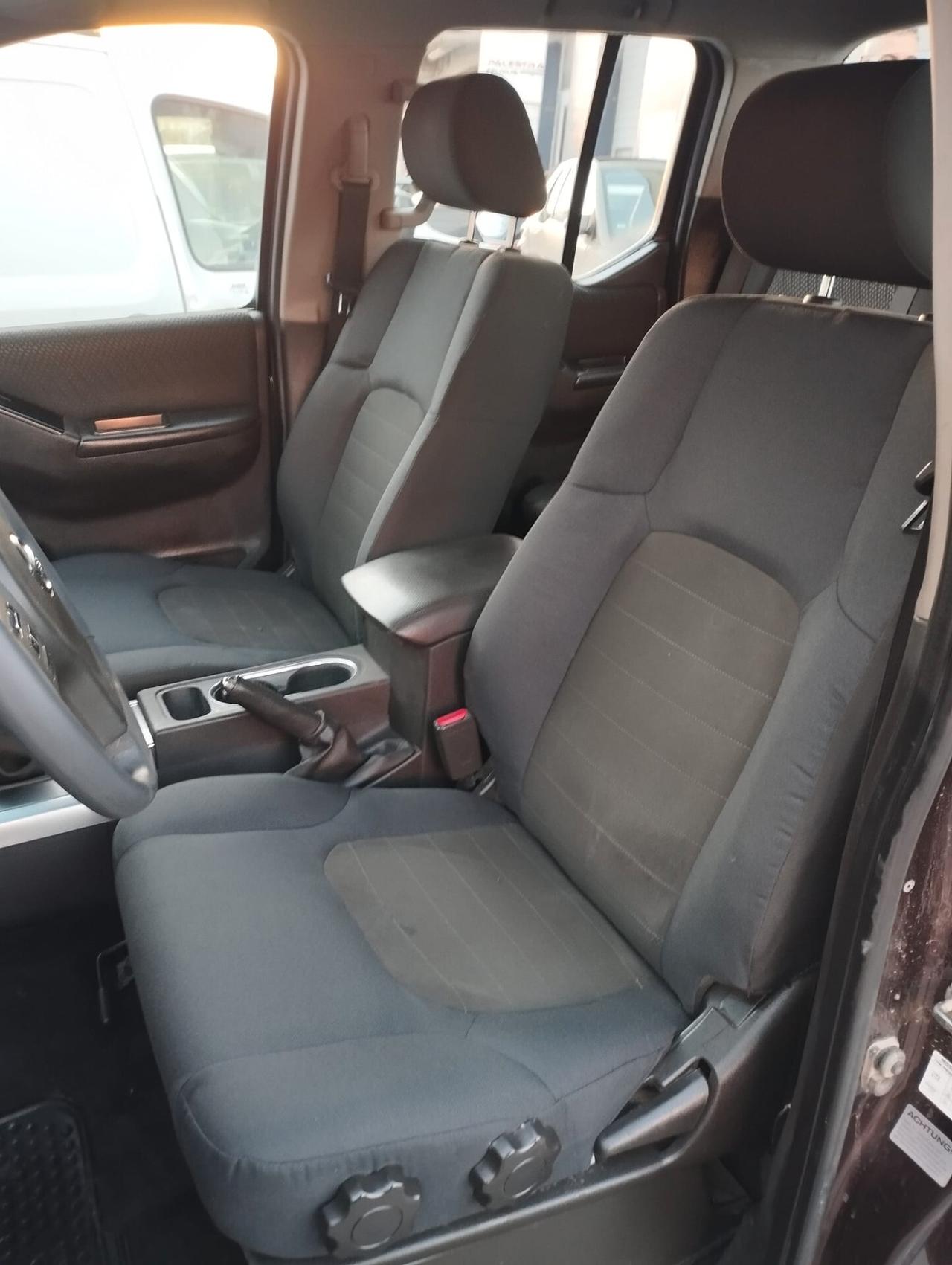 Nissan Navara 2.5 dCi 190CV 4 porte Double Cab LE
