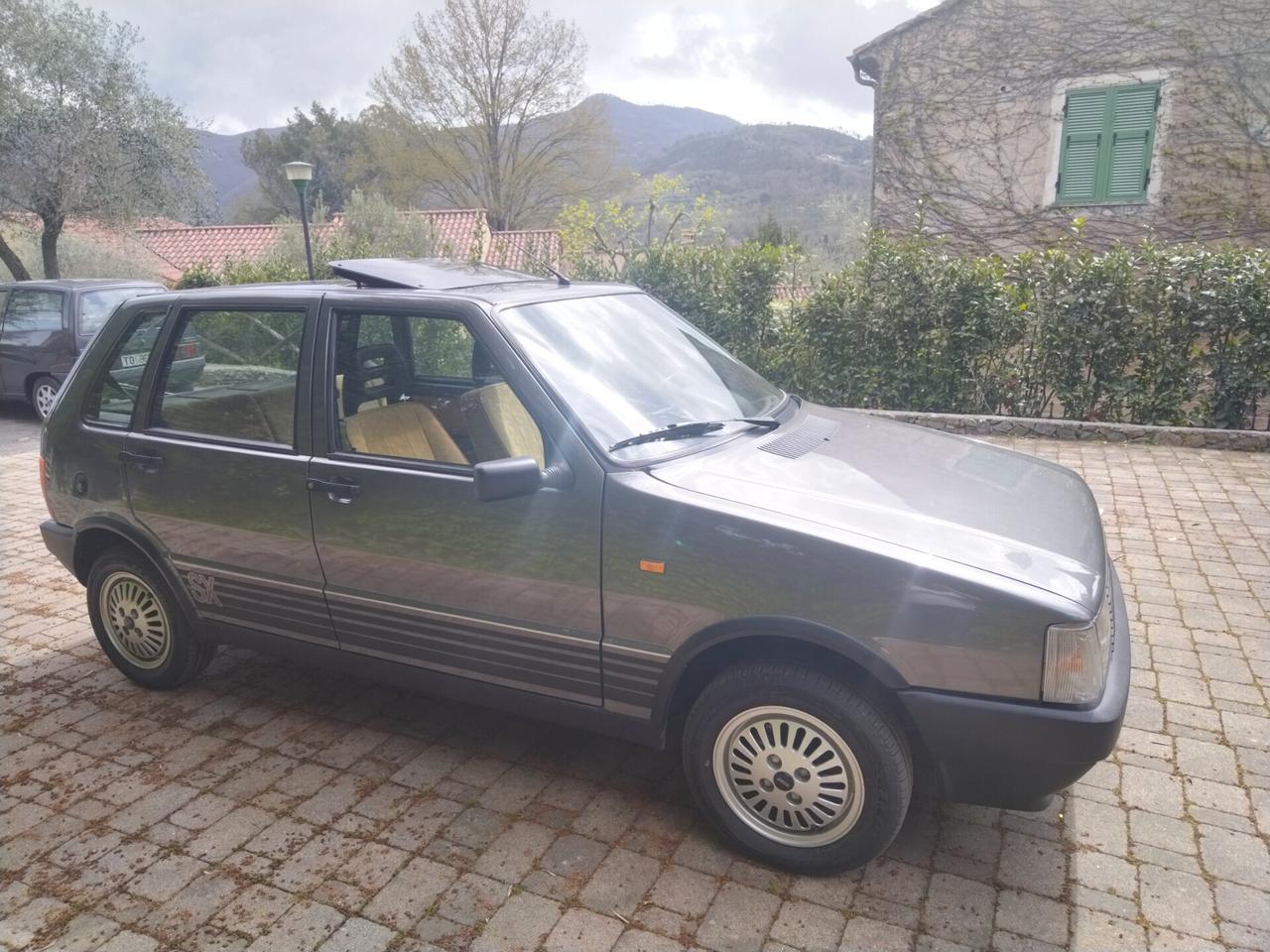 Fiat Uno 70 SX 5 porte TETTO APRIBILE - RESTAURO TOTALE