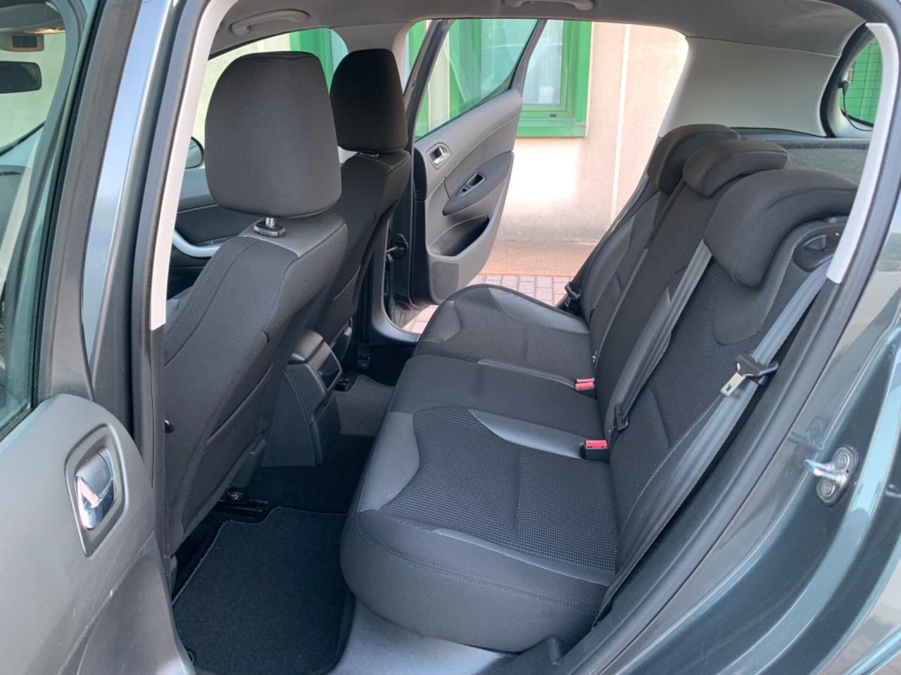 Peugeot 308 1.6 HDi 110CV 5p. Féline (6 Marce)