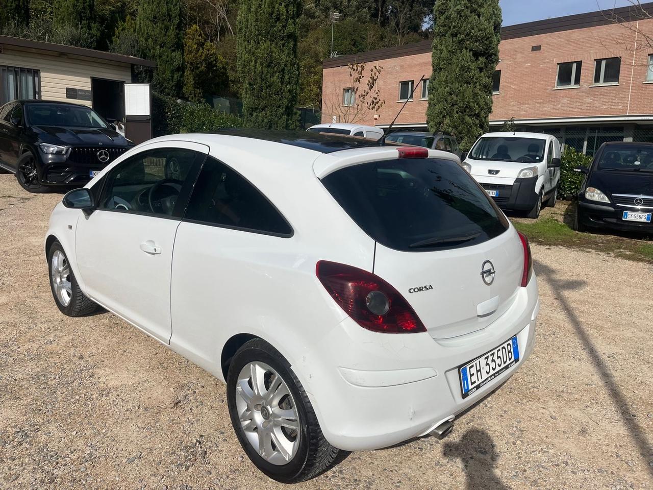 Opel Corsa 1.4 Benzina - Neopatentati