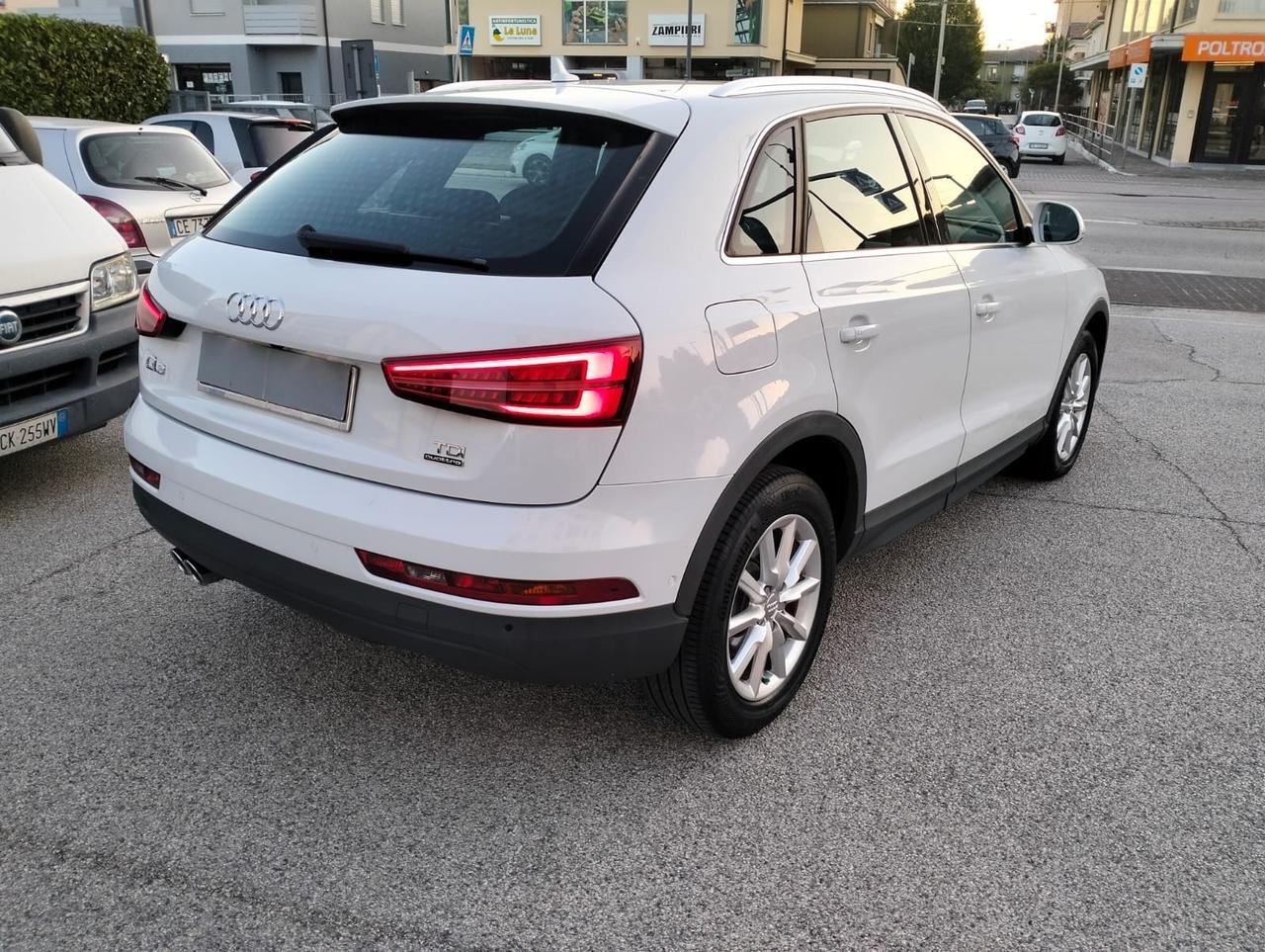 Audi Q3 S - LINE