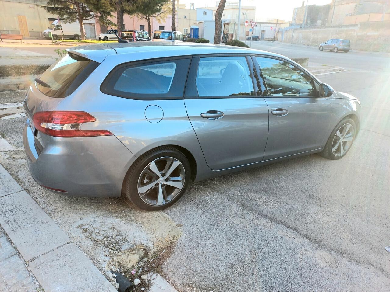 Peugeot 308 BlueHDi 100 S&S SW Business