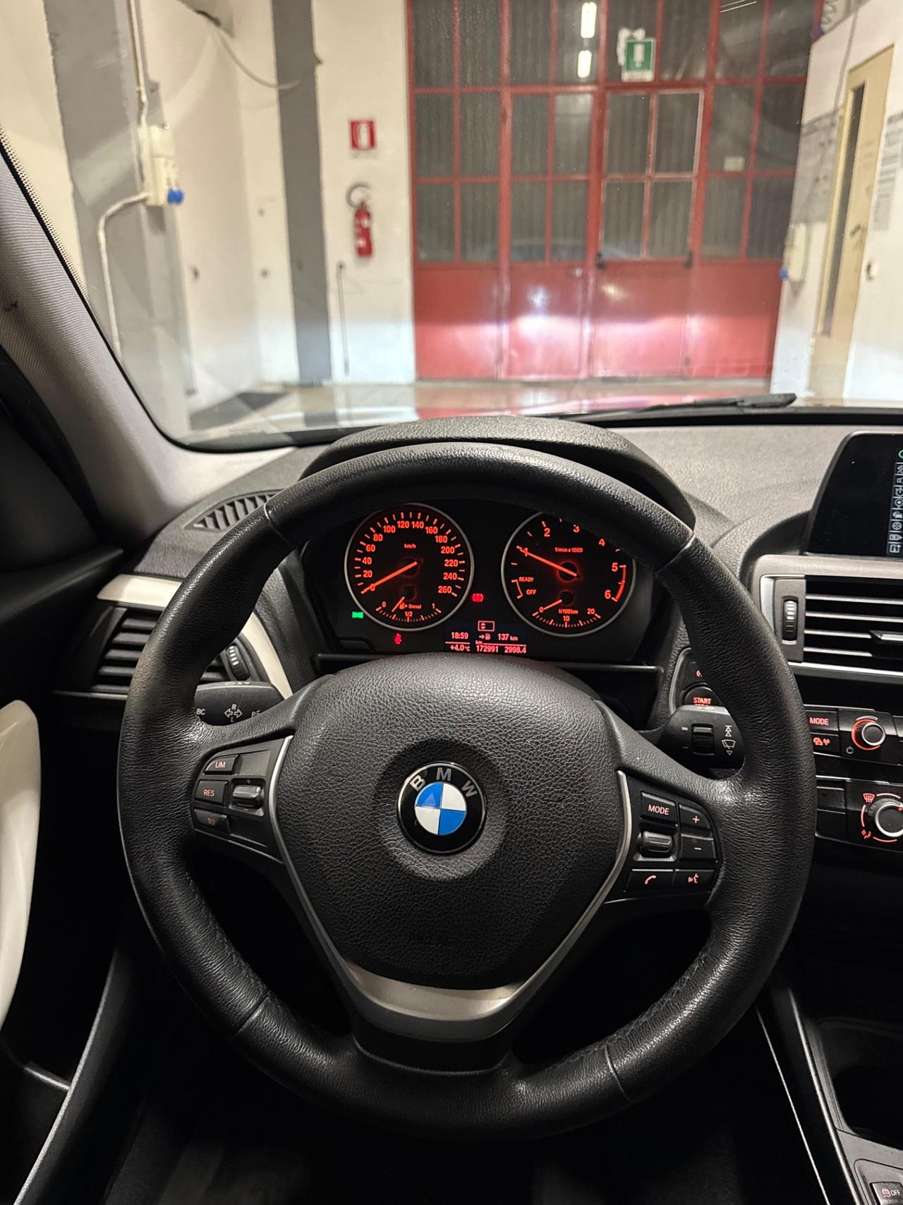 Bmw 116 116d 5p. Urban