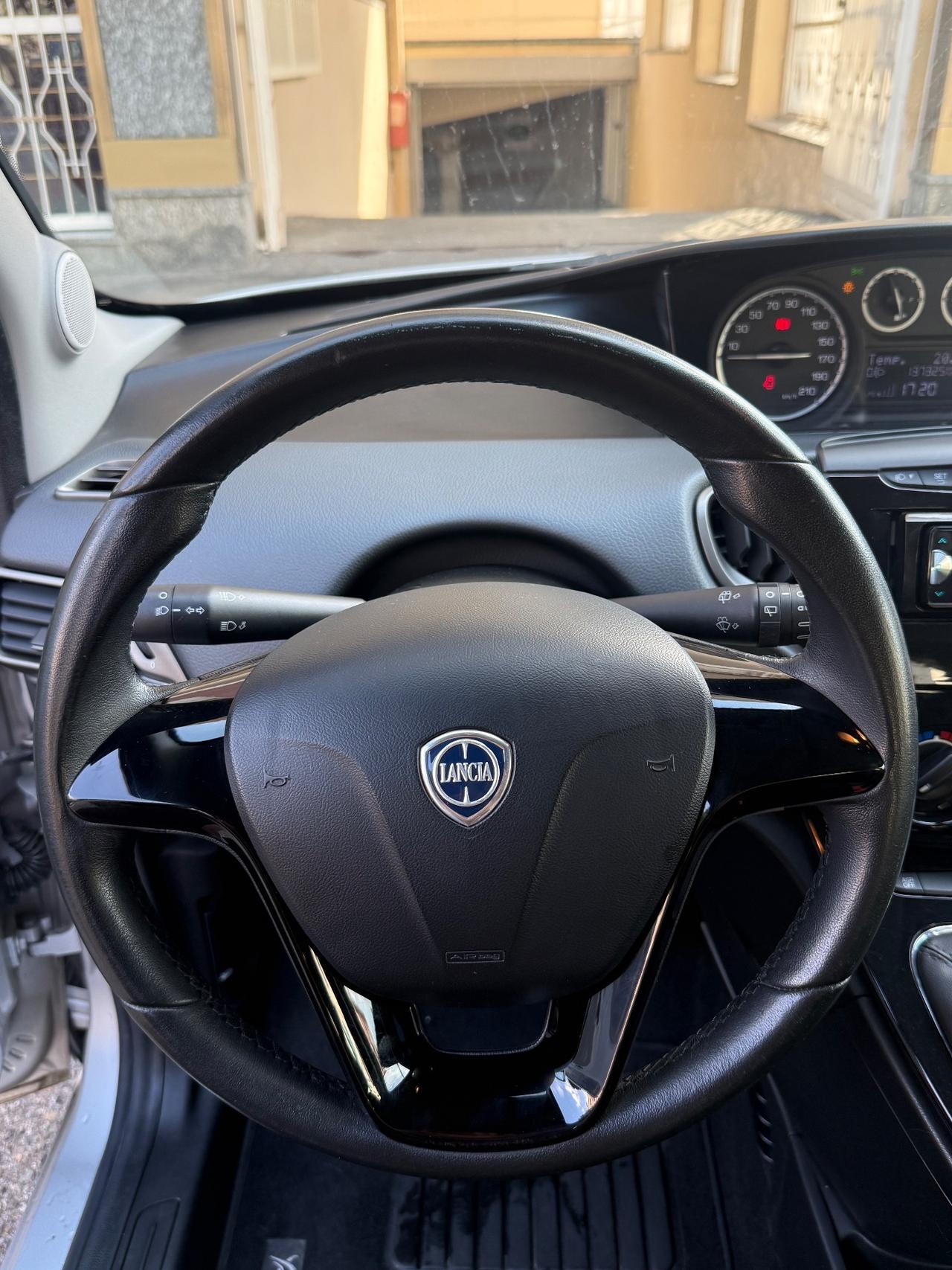 Lancia Ypsilon 1.2 69 CV 5 porte GPL Ecochic Gold