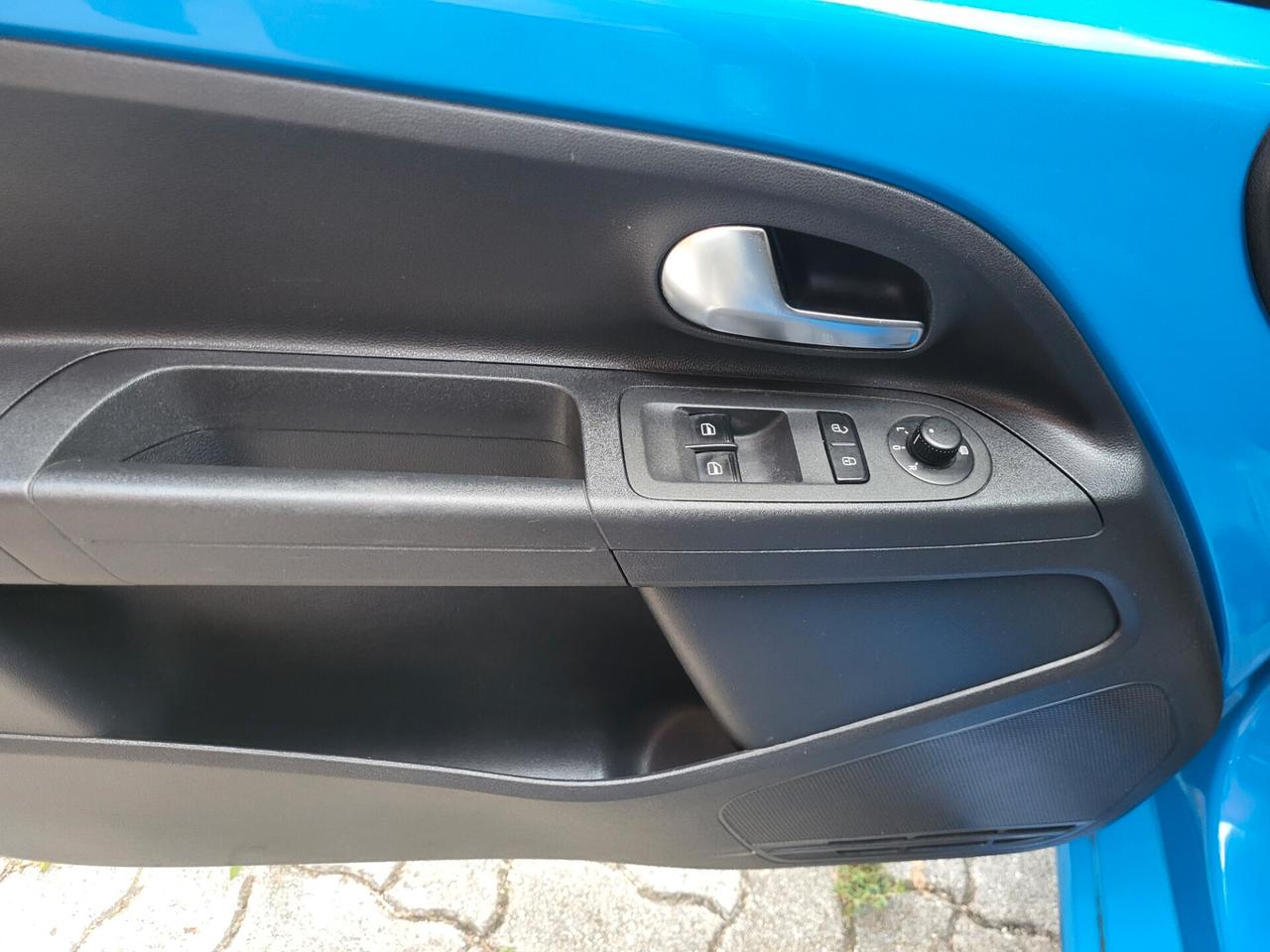 Volkswagen up! 1,0-UNICA PROPR-EURO 6-3 REVISIONI