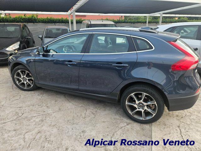 VOLVO V40 D2 R-design cross