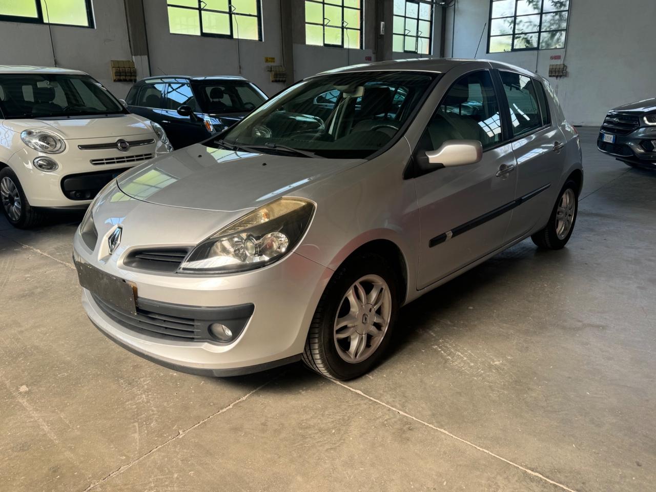 Renault Clio 1.6 5 porte CAMBIO AUTOMATICO GPL