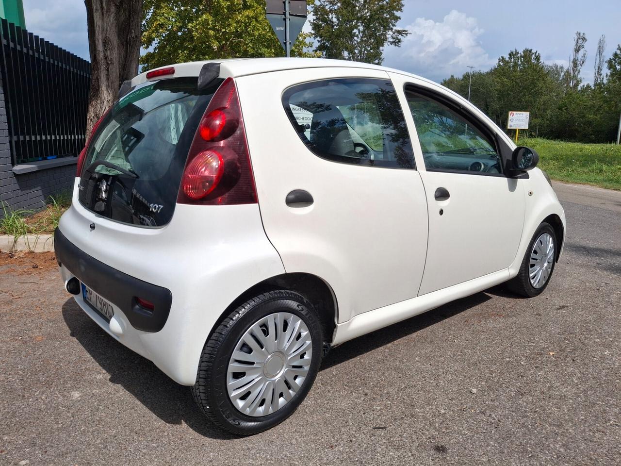 Peugeot 107 1.0 Benzina 68CV. 5 Porte-OK NEOPATENTATI-