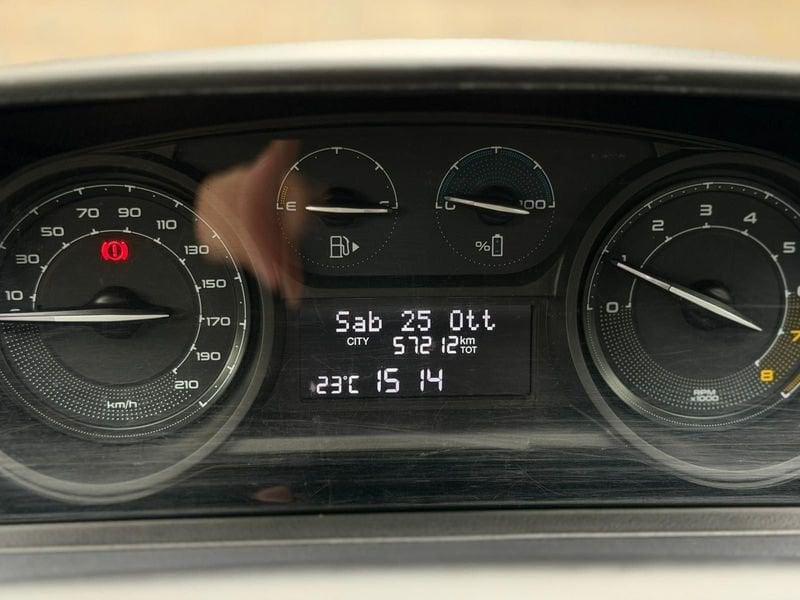 Lancia Ypsilon 1.0 FireFly Hybrid GOLD.