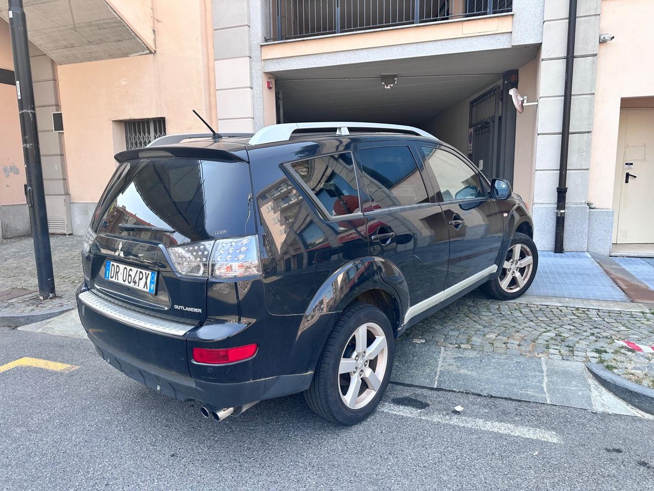 Mitsubishi Outlander 2.0 DI-D un vero 7 posti 4x4