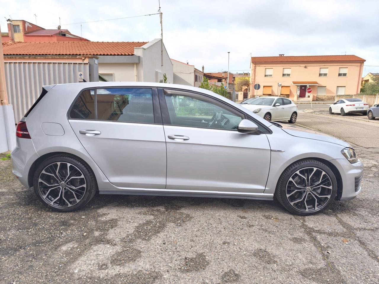 Volkswagen Golf GTD 2.0 TDI DSG 184cv BlueMotion Technology