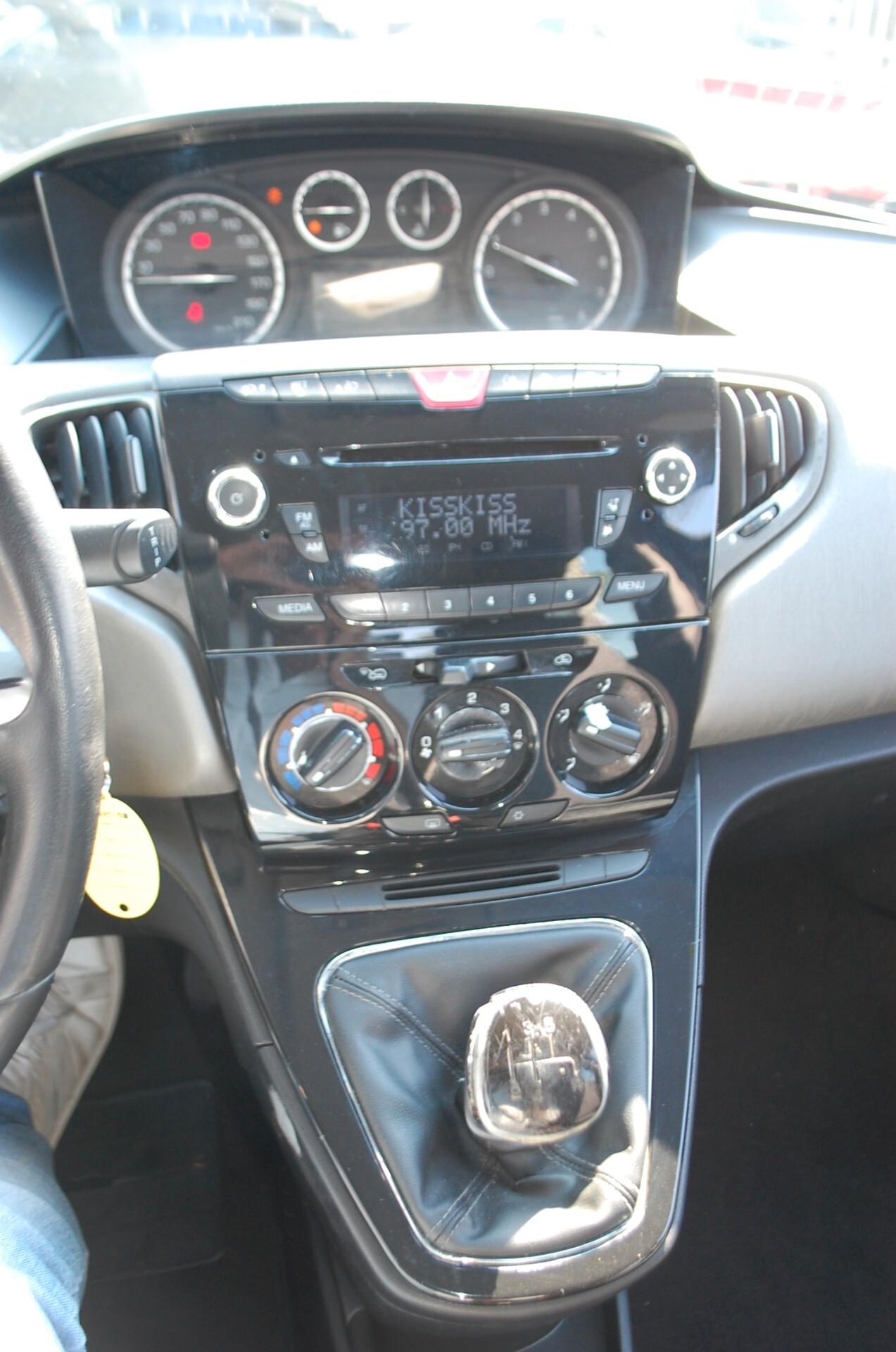 Lancia Ypsilon 1.2 8v Silver ecochic Gpl 69CV Uff Italy Lega