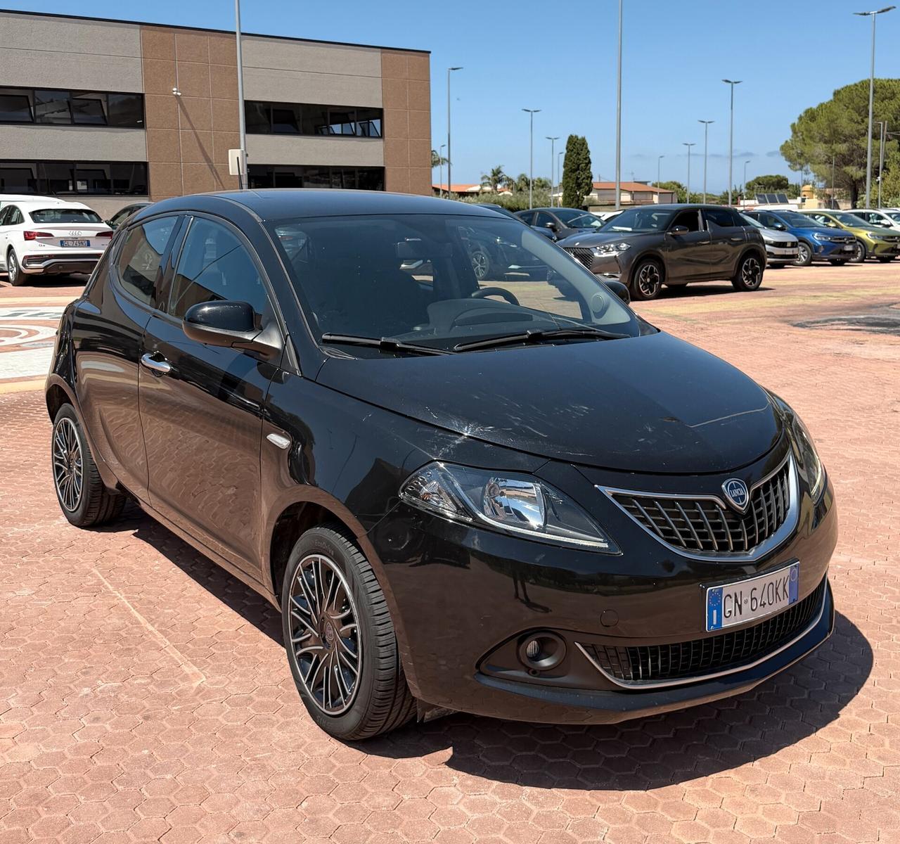 Lancia Ypsilon 1.0 Hybrid Gold | Compatta, Elegante e Super Accessoriata