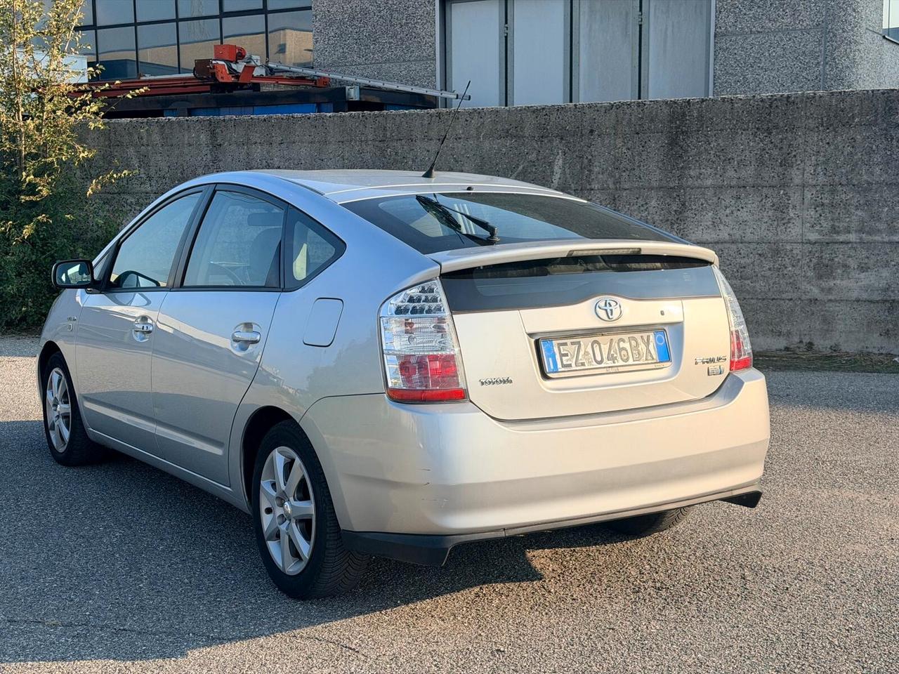 Toyota Prius 1.5i 16V Euro 4 - 2005 - 220.000 km