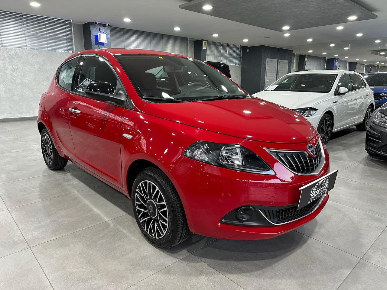 Lancia Ypsilon 1.0 69cv Hybrid 5 porte NEOPATENTATI