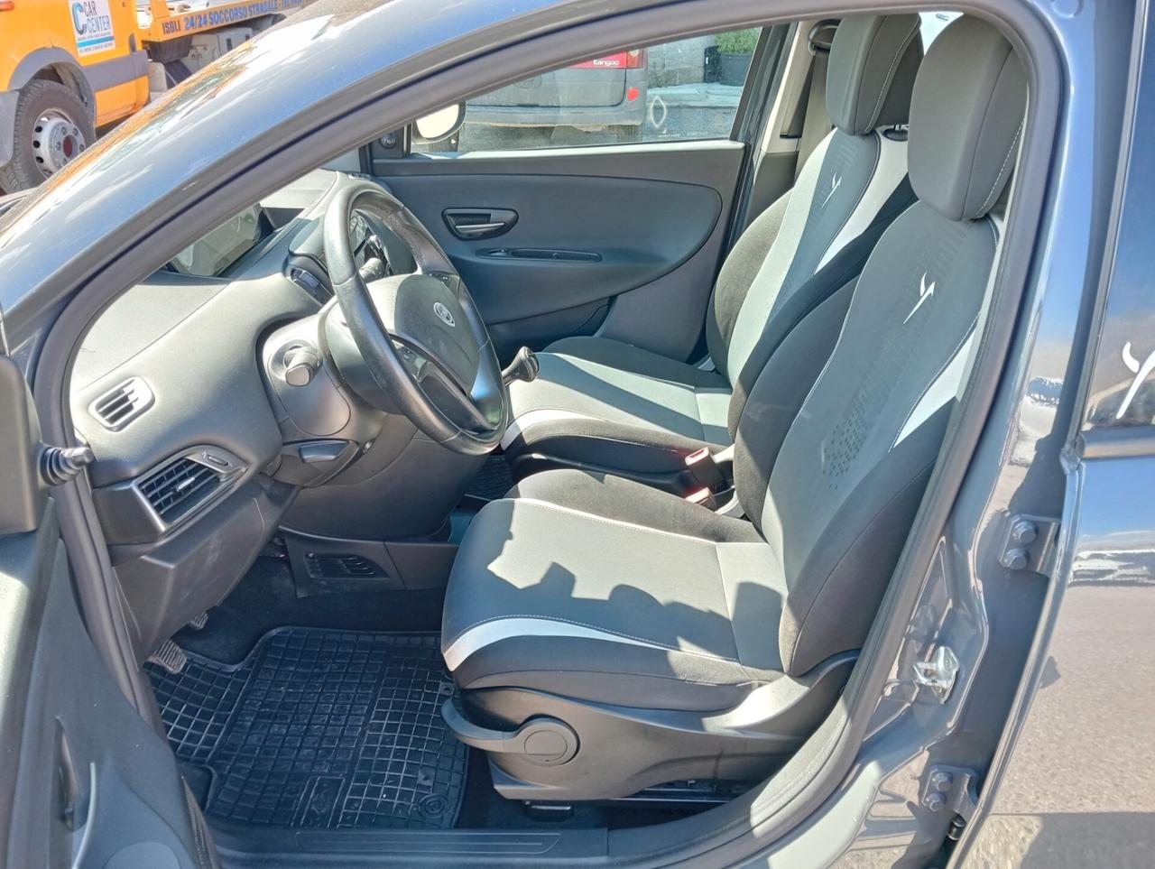 Lancia Ypsilon 1.3 MJET 95CV Elefantino