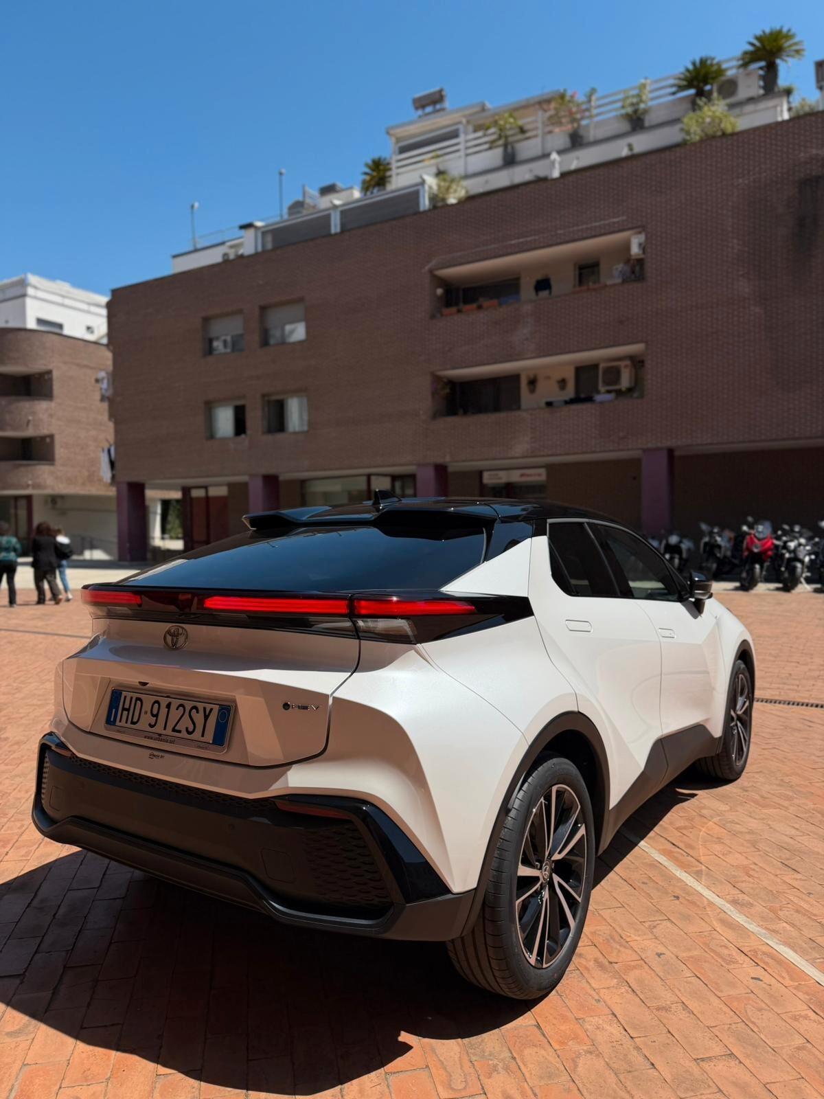 Toyota C-HR 1.8 HV Lounge 145 KW 197 CV TETTO PANORAMICO FULL OPTIONAL