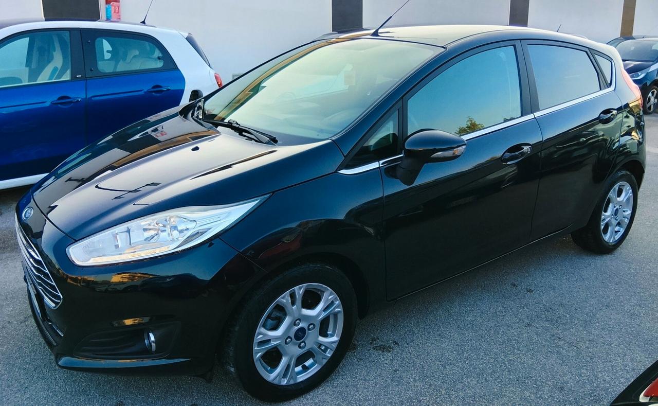 Ford Fiesta GPL CASA MADRE - Titanium