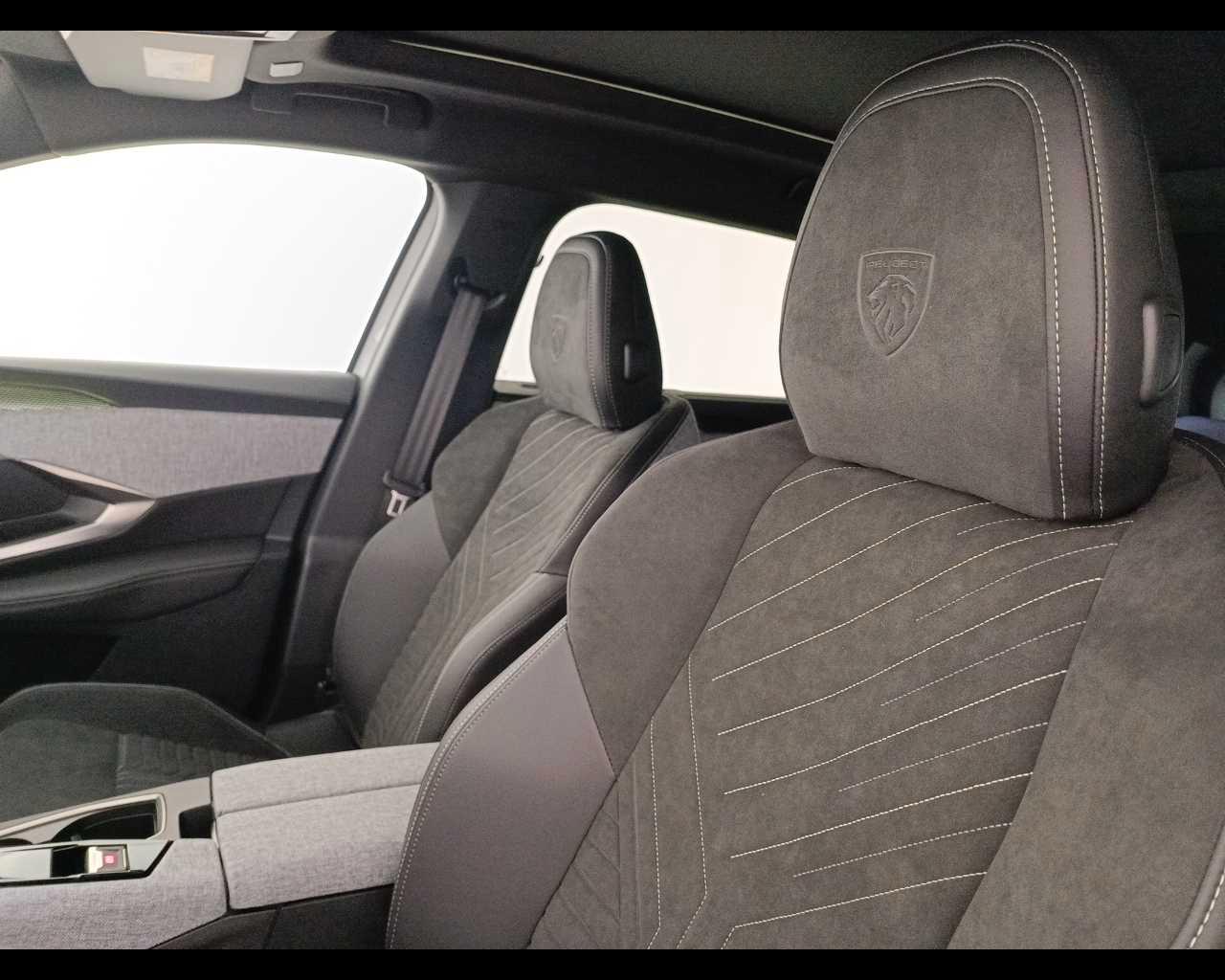 PEUGEOT Nuovo 5008 Hybrid 136 e-DCS6 GT